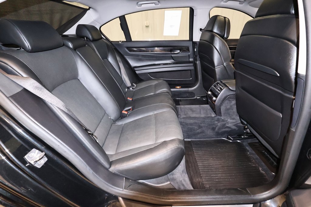 Used 2011 BMW 750Li xDrive image 19
