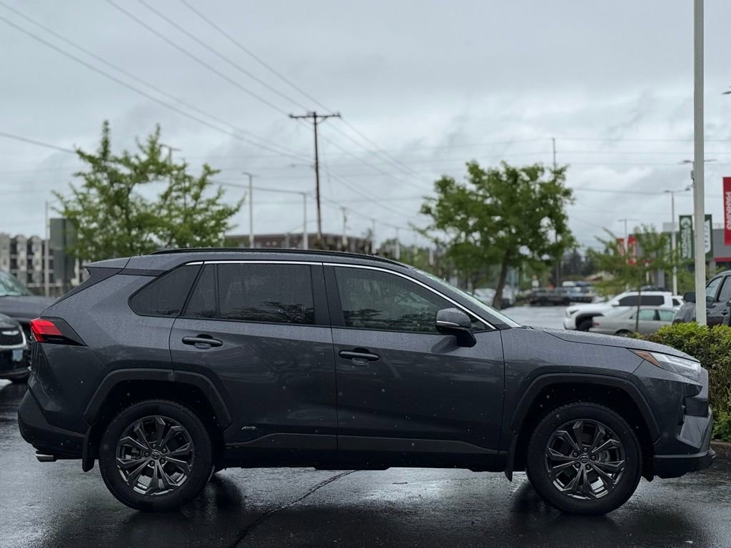 Used 2022 Toyota RAV4 XLE Premium AWD/4WD image 6
