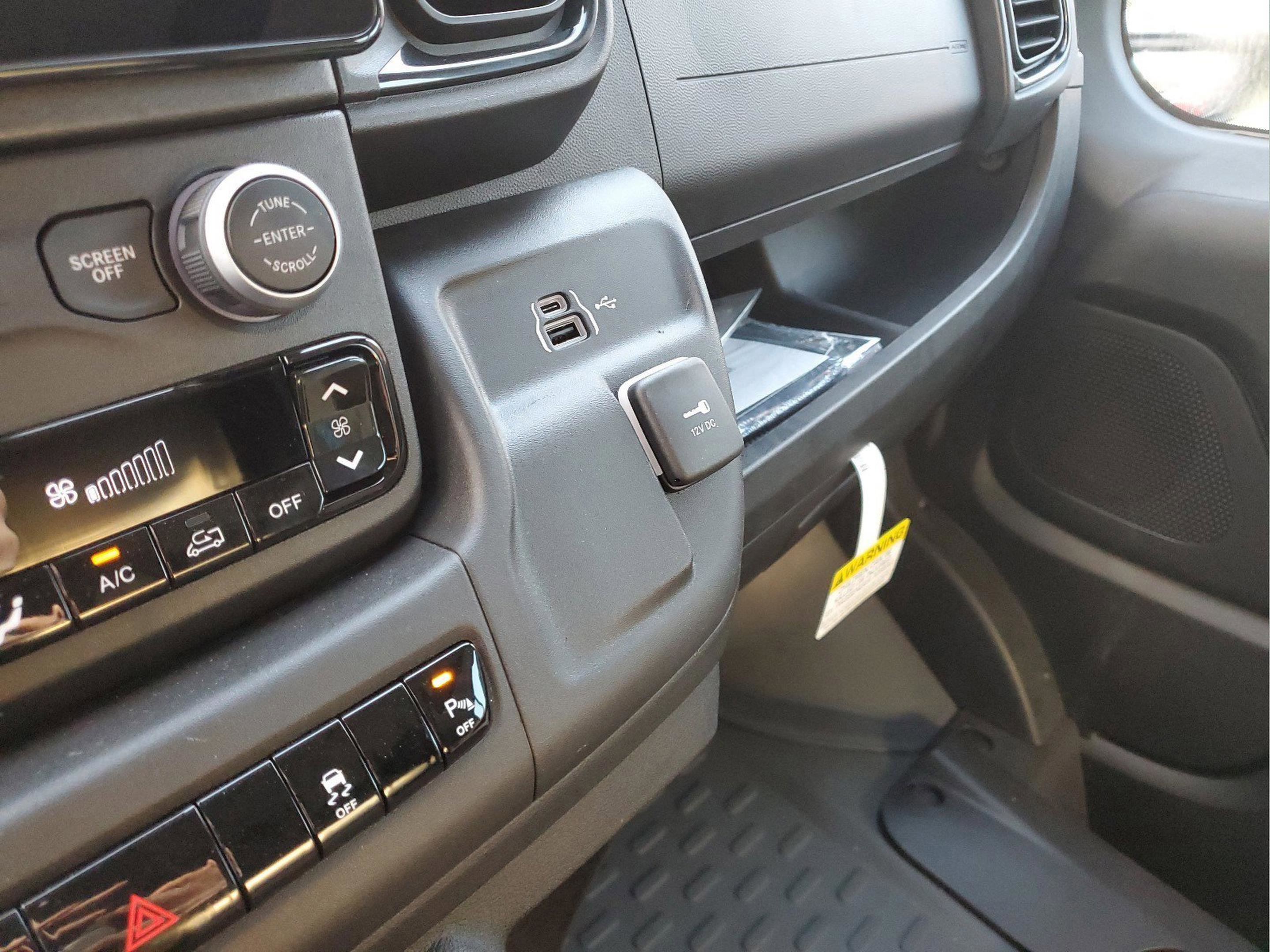 New 2025 RAM ProMaster 3500 FWD image 14