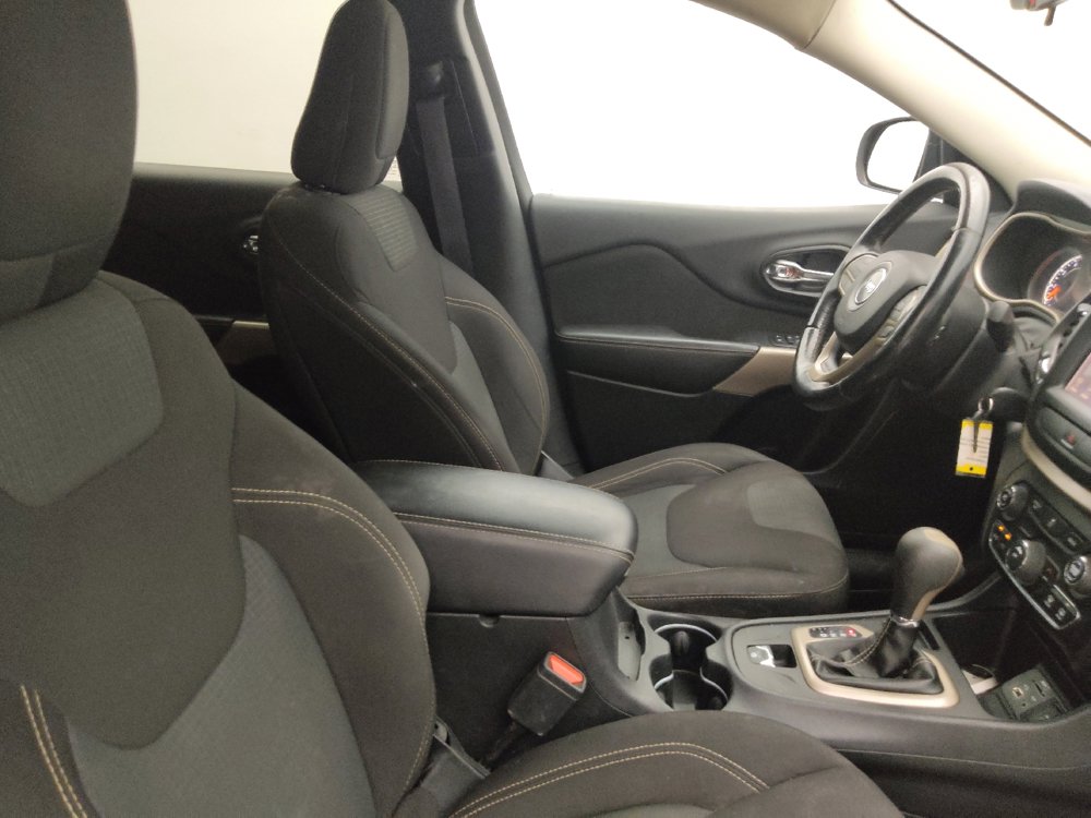 Used 2017 Jeep Cherokee Latitude image 21