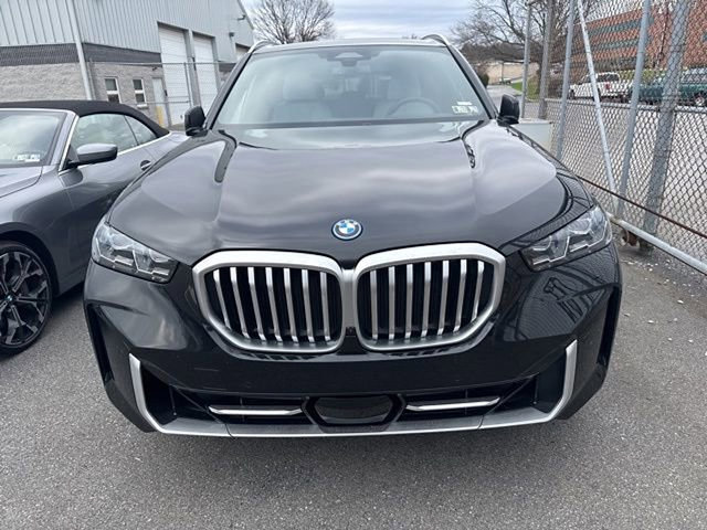 Certified 2025 BMW X5 xDrive50e w/ Climate Comfort Package image 3