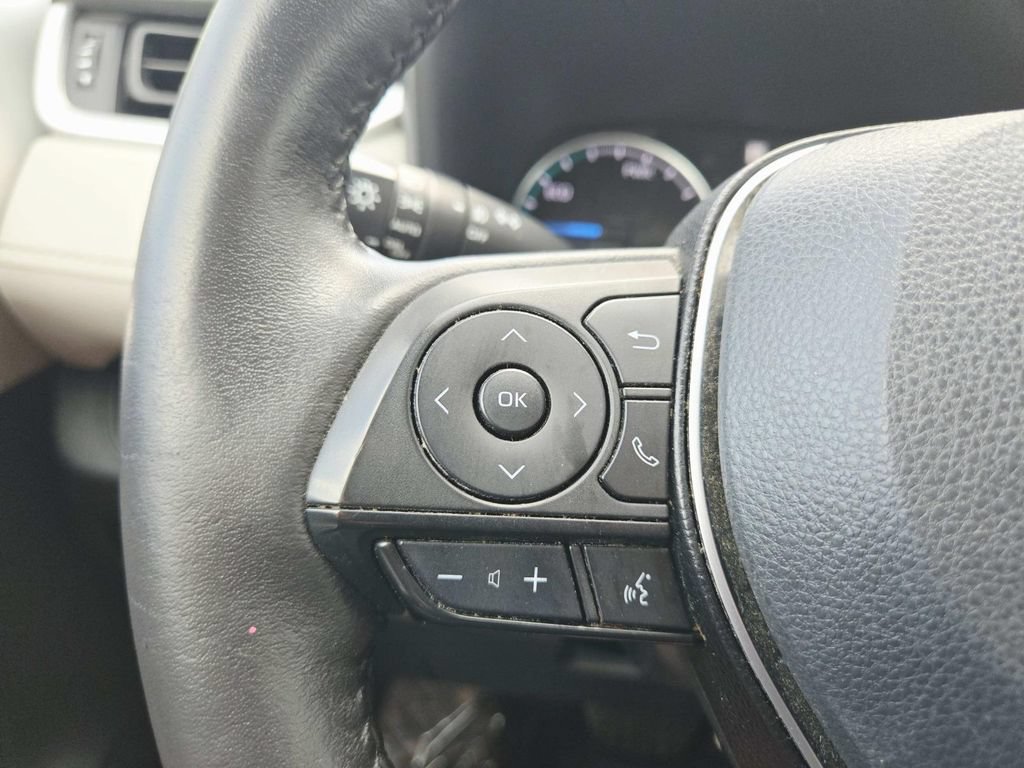 Used 2022 Toyota RAV4 XLE Premium AWD/4WD image 20