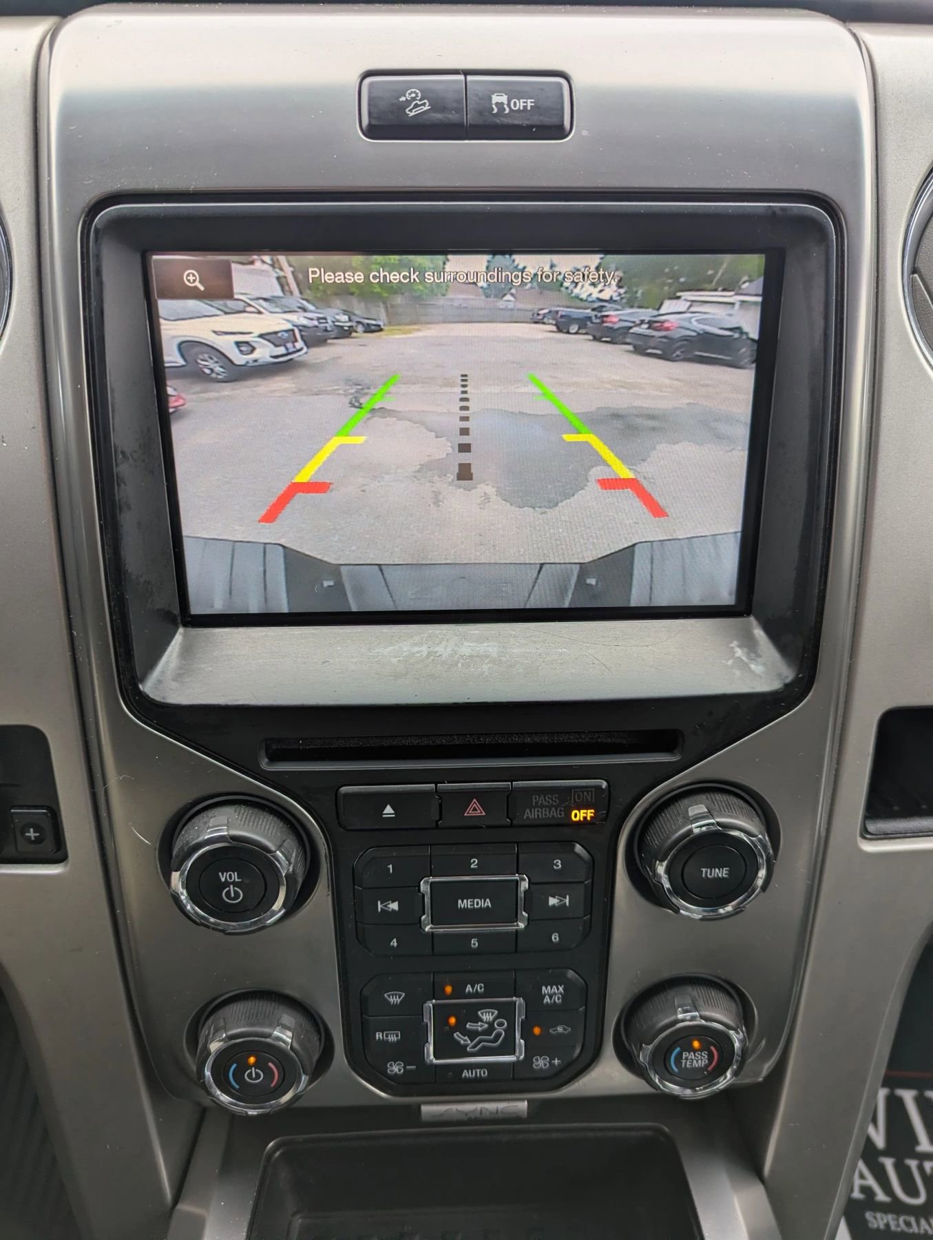 Used 2014 Ford F150 FX4 w/ Equipment Group 402A Luxury AWD/4WD image 4