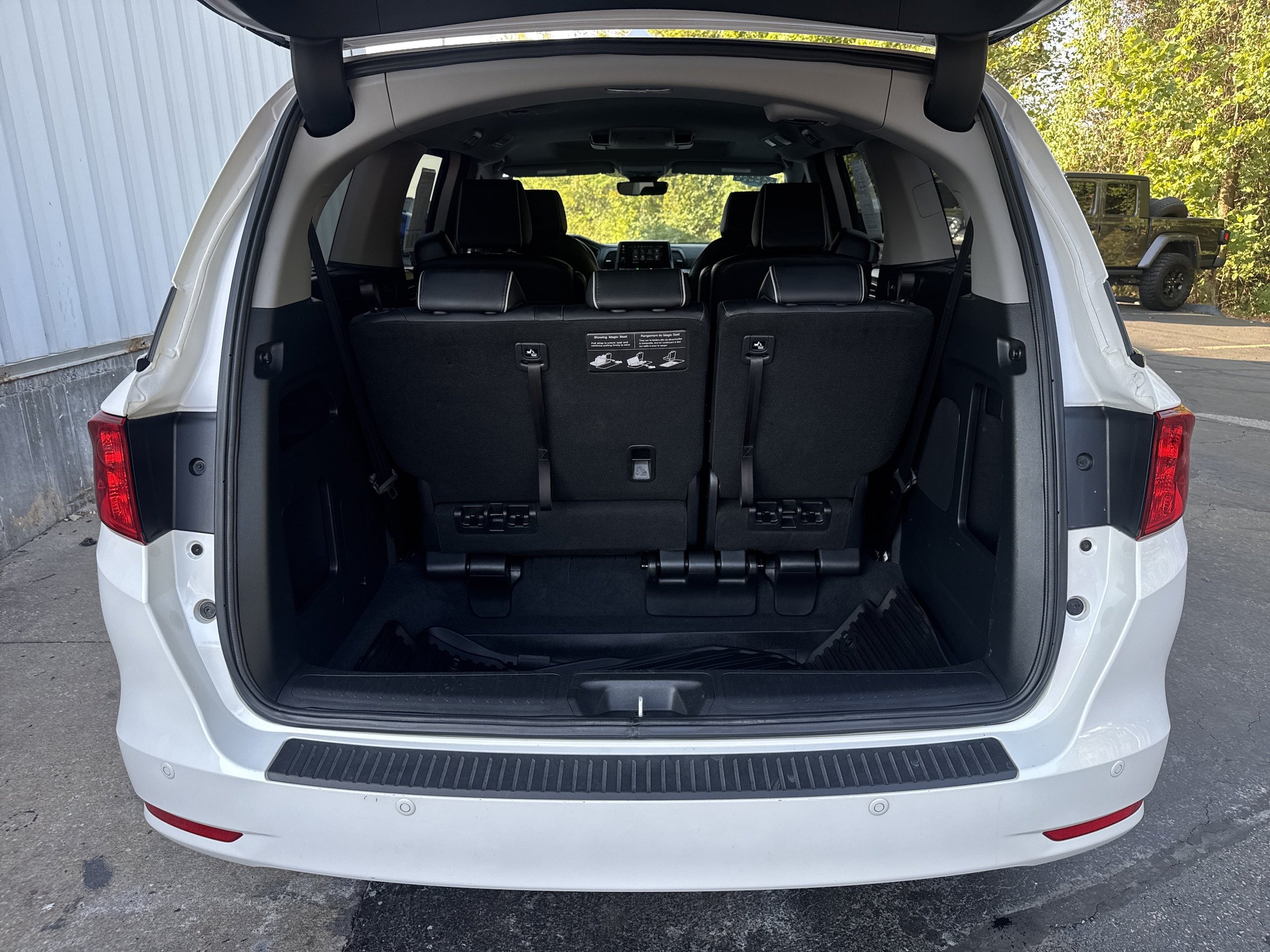 Used 2023 Honda Odyssey Elite image 12