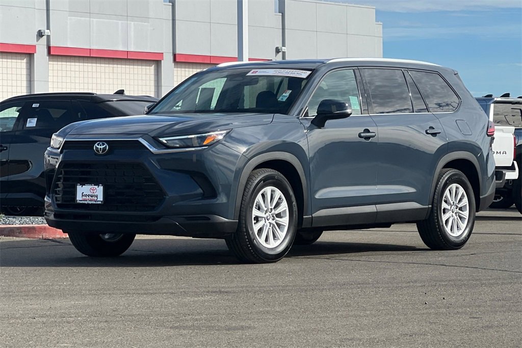 Certified 2025 Toyota Grand Highlander AWD image 10
