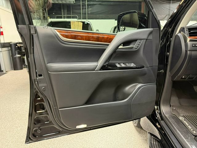 Used 2021 Lexus LX 570 4WD w/ Luxury Package image 17