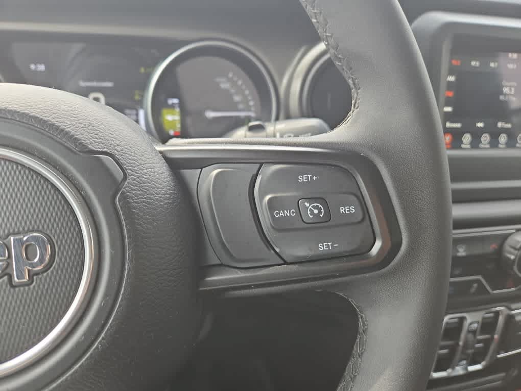 Used 2023 Jeep Wrangler Unlimited w/ Convenience Group AWD/4WD image 24