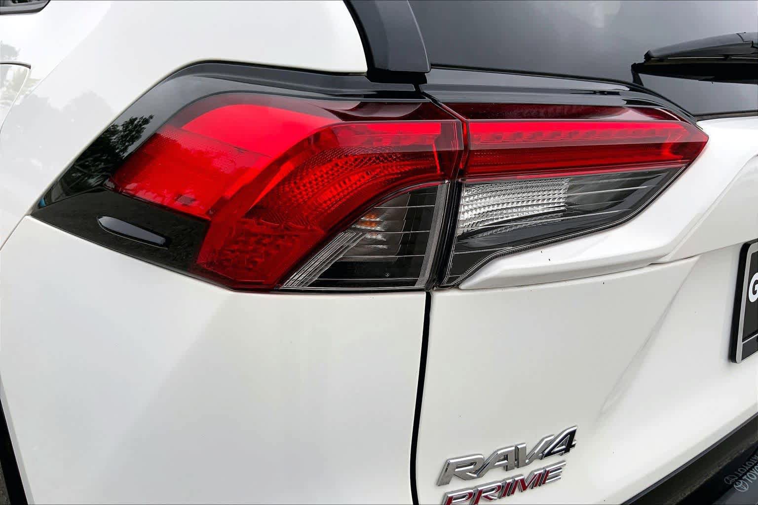 Used 2021 Toyota RAV4 SE w/ Weather & Moonroof Package AWD/4WD image 28