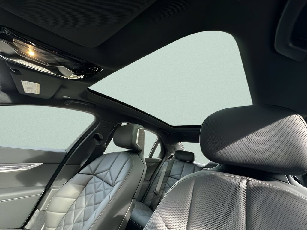 Certified 2026 BMW 740i w/ Premium Package RWD image 26