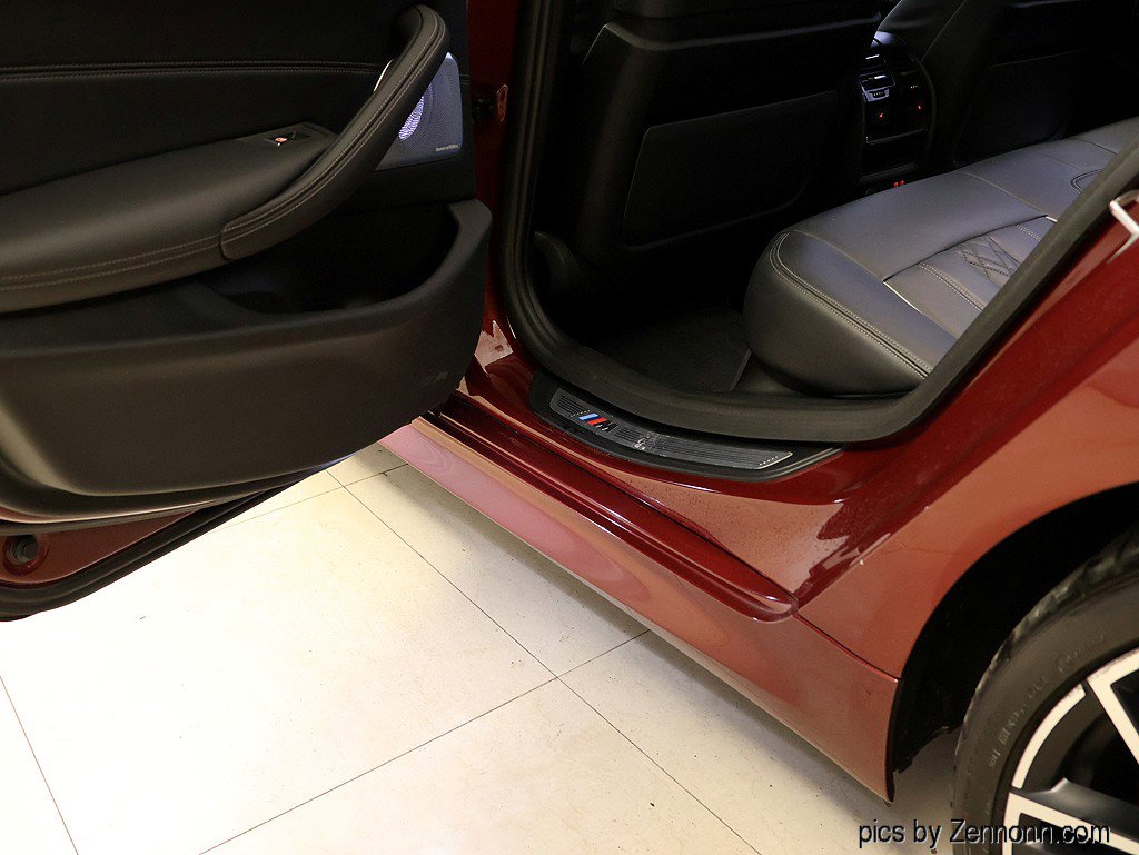 Certified 2022 BMW M550i xDrive w/ Executive Package image 31