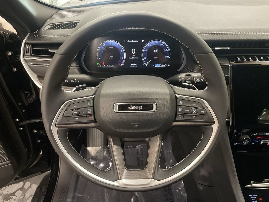Used 2024 Jeep Grand Cherokee Limited w/ Luxury Tech Group II AWD/4WD image 6