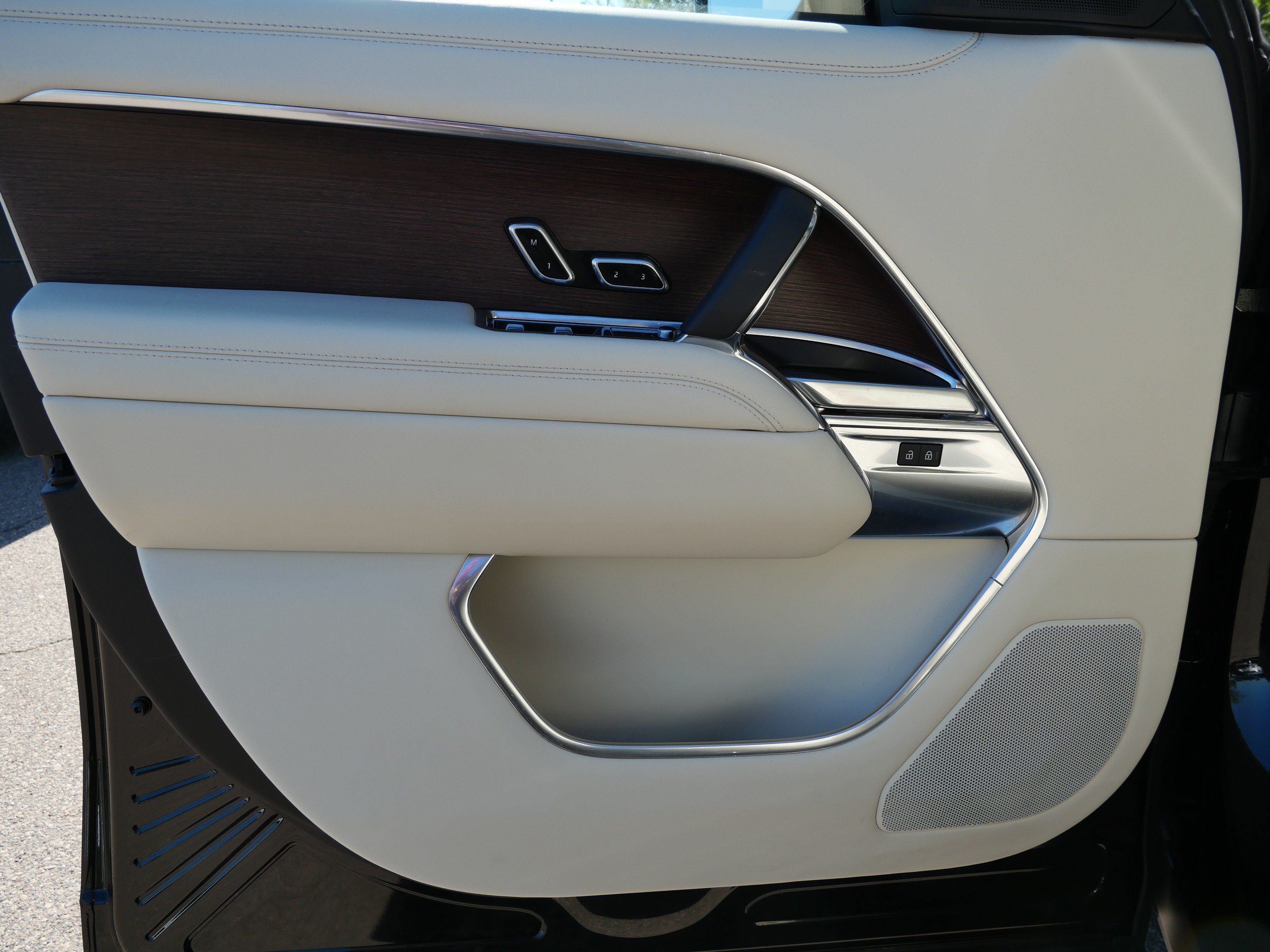 Certified 2023 Land Rover Range Rover Autobiography AWD/4WD image 13