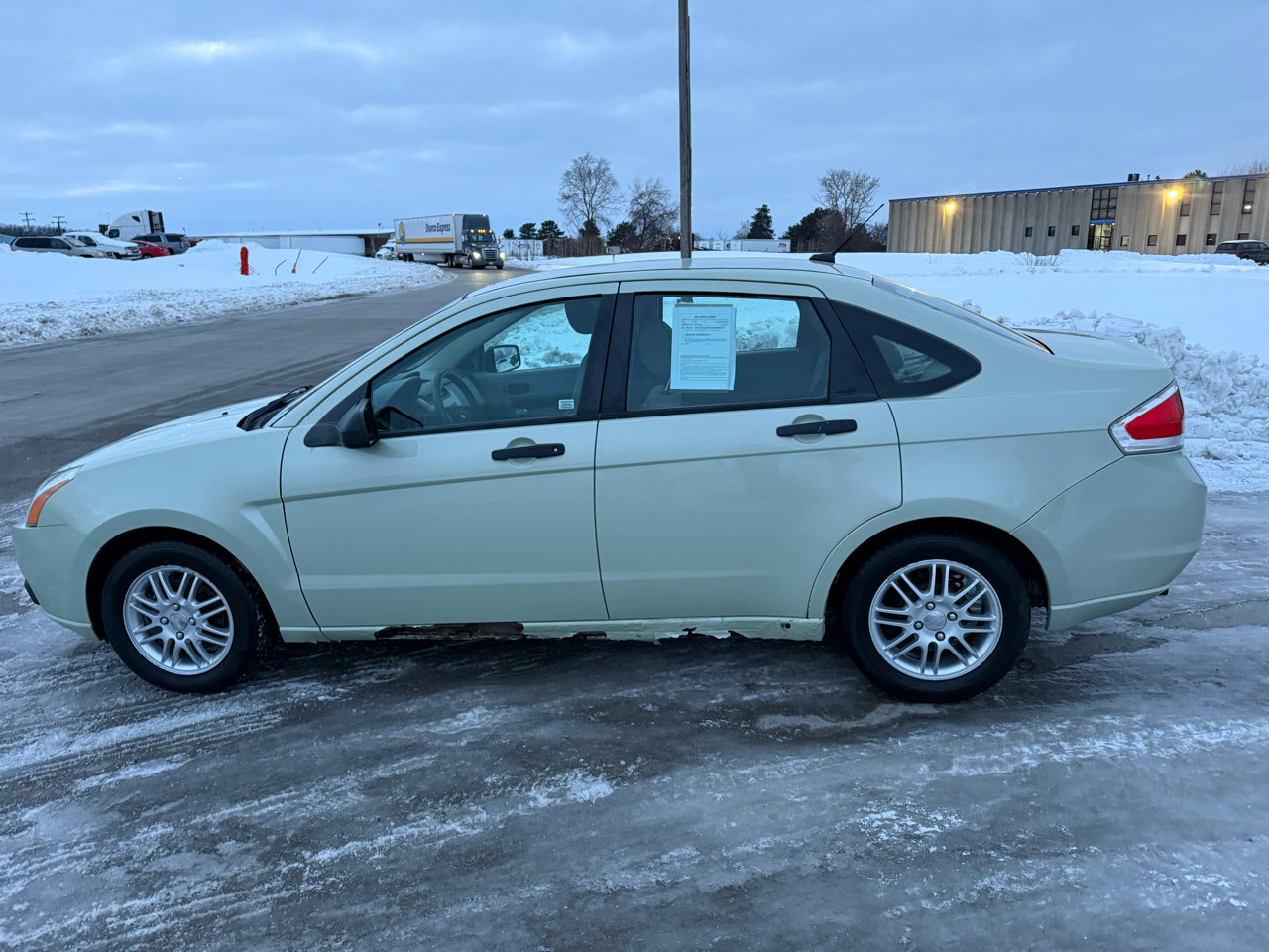Used 2011 Ford Focus SE image 8