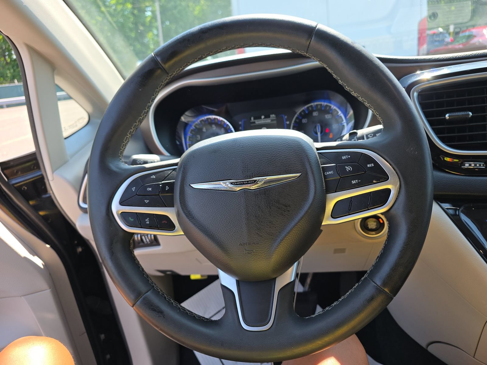 Used 2022 Chrysler Voyager LX FWD image 10