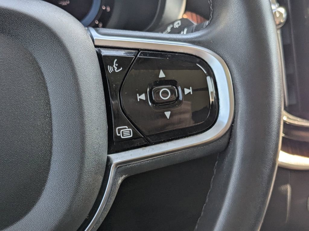 Used 2023 Volvo XC60 B5 Plus AWD/4WD image 26