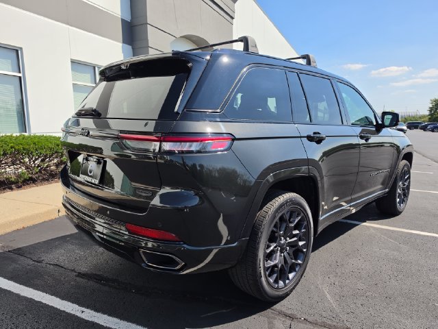 Used 2024 Jeep Grand Cherokee Summit AWD/4WD image 7