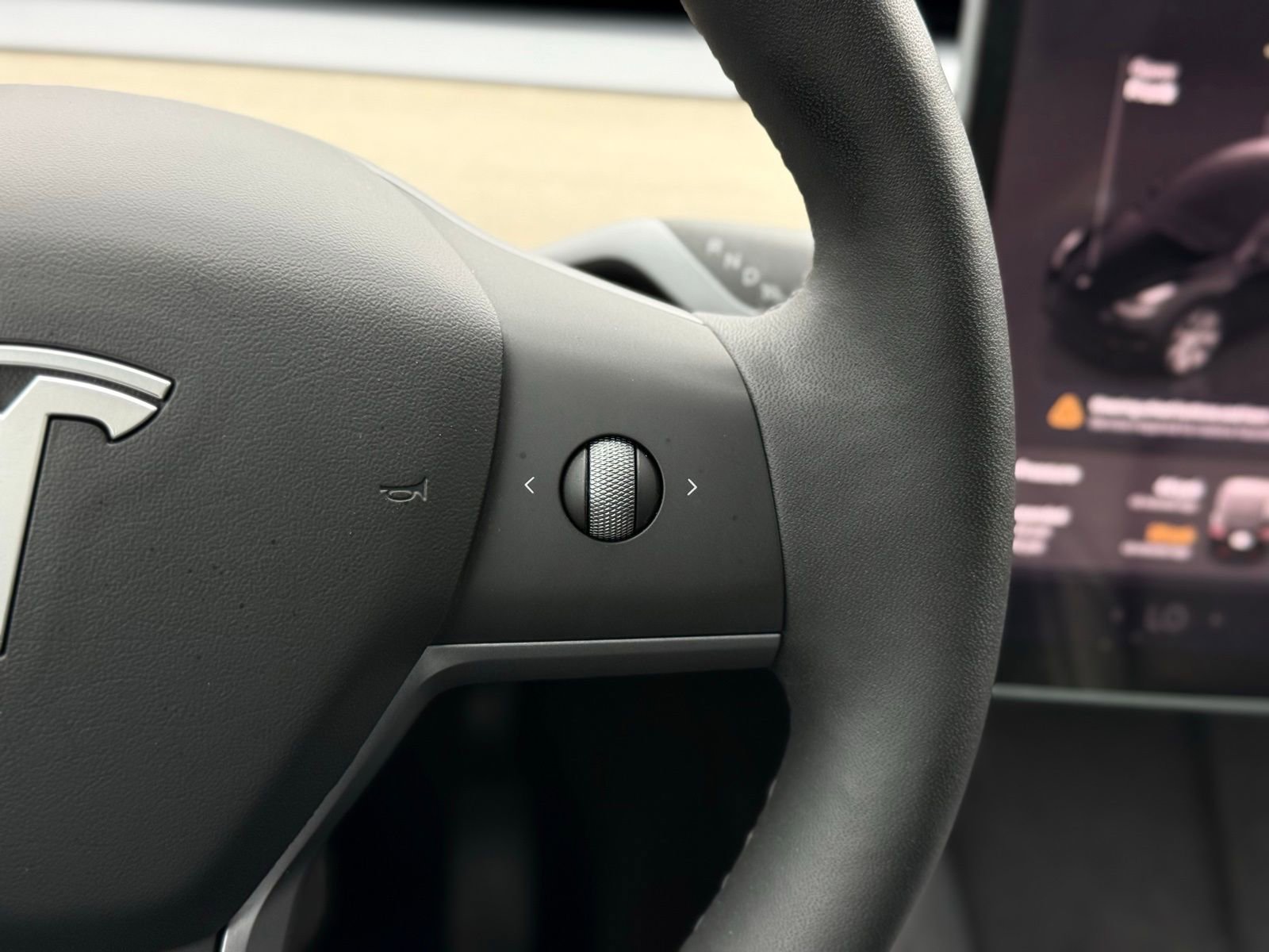 Used 2022 Tesla Model Y Long Range image 39