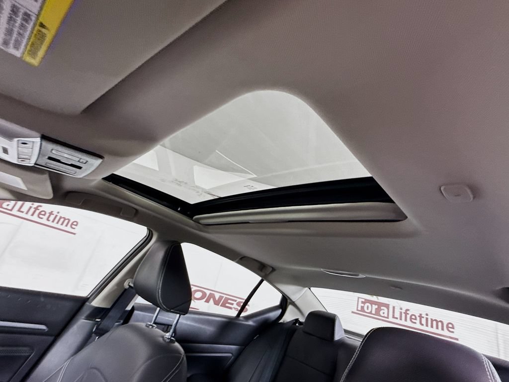 Certified 2019 Nissan Altima 2.0 Platinum FWD image 12