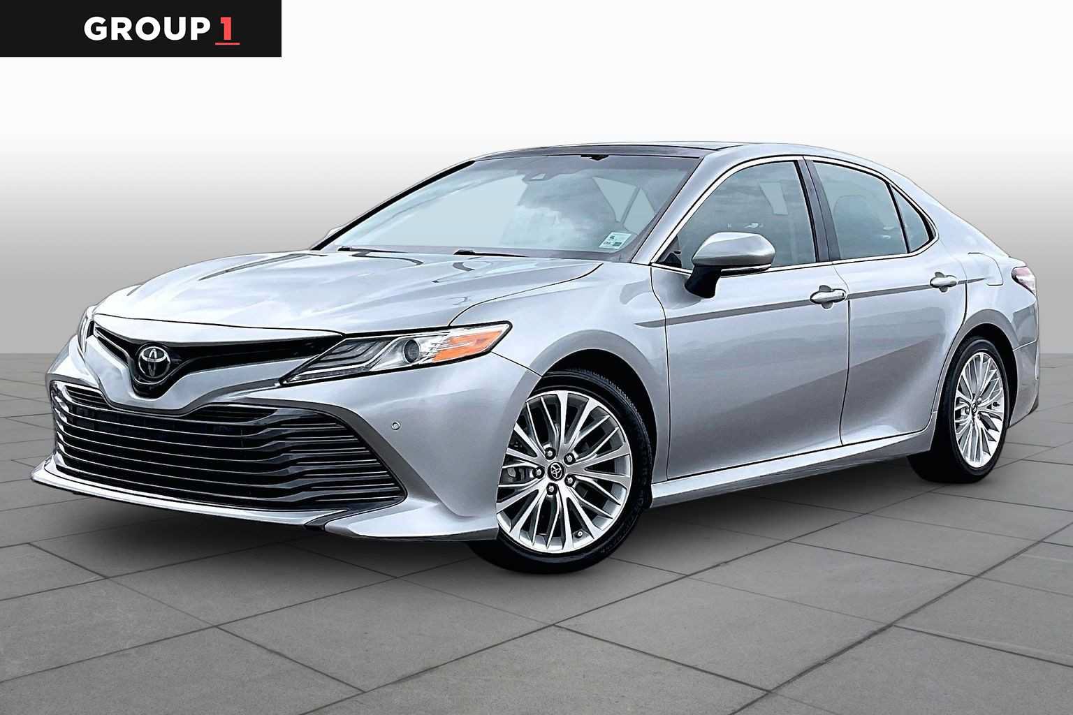 Used 2018 Toyota Camry XLE FWD image 1