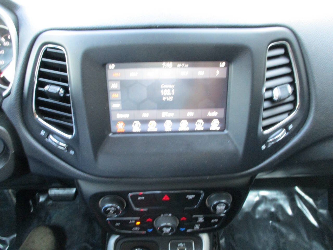 Used 2020 Jeep Compass Latitude w/ Cold Weather Group AWD/4WD image 33
