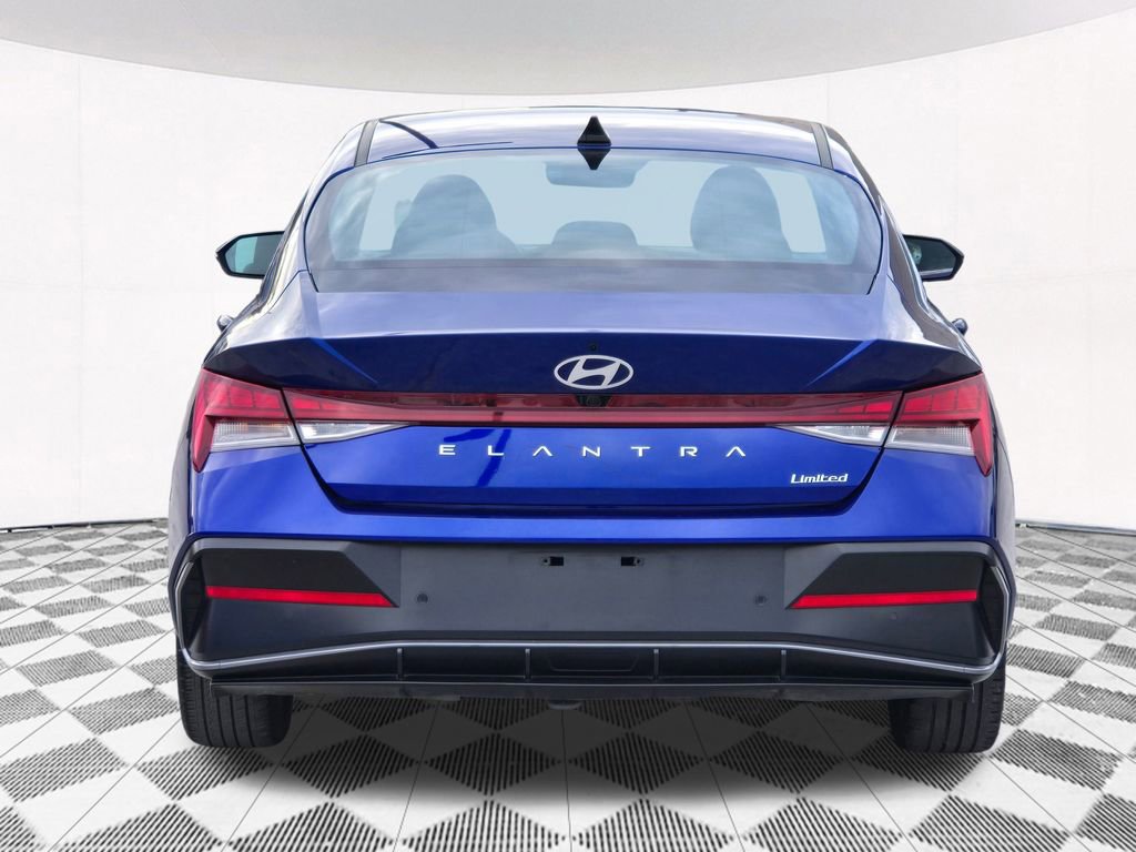 Used 2024 Hyundai Elantra Limited image 18