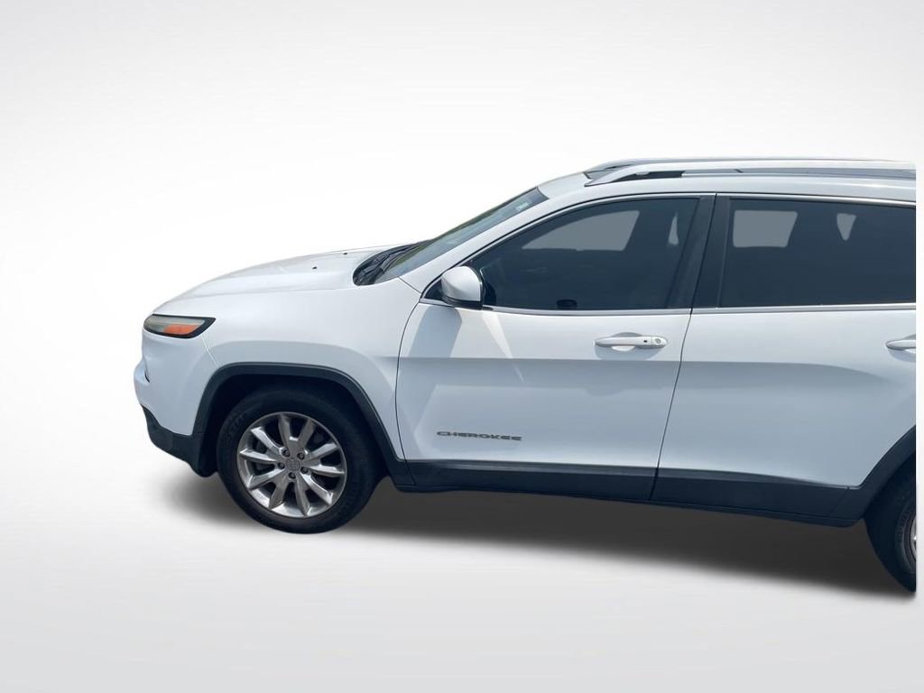Used 2015 Jeep Cherokee Limited w/ Luxury Group FWD image 11