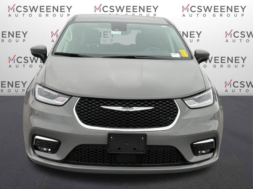 Used 2023 Chrysler Pacifica Touring-L image 8