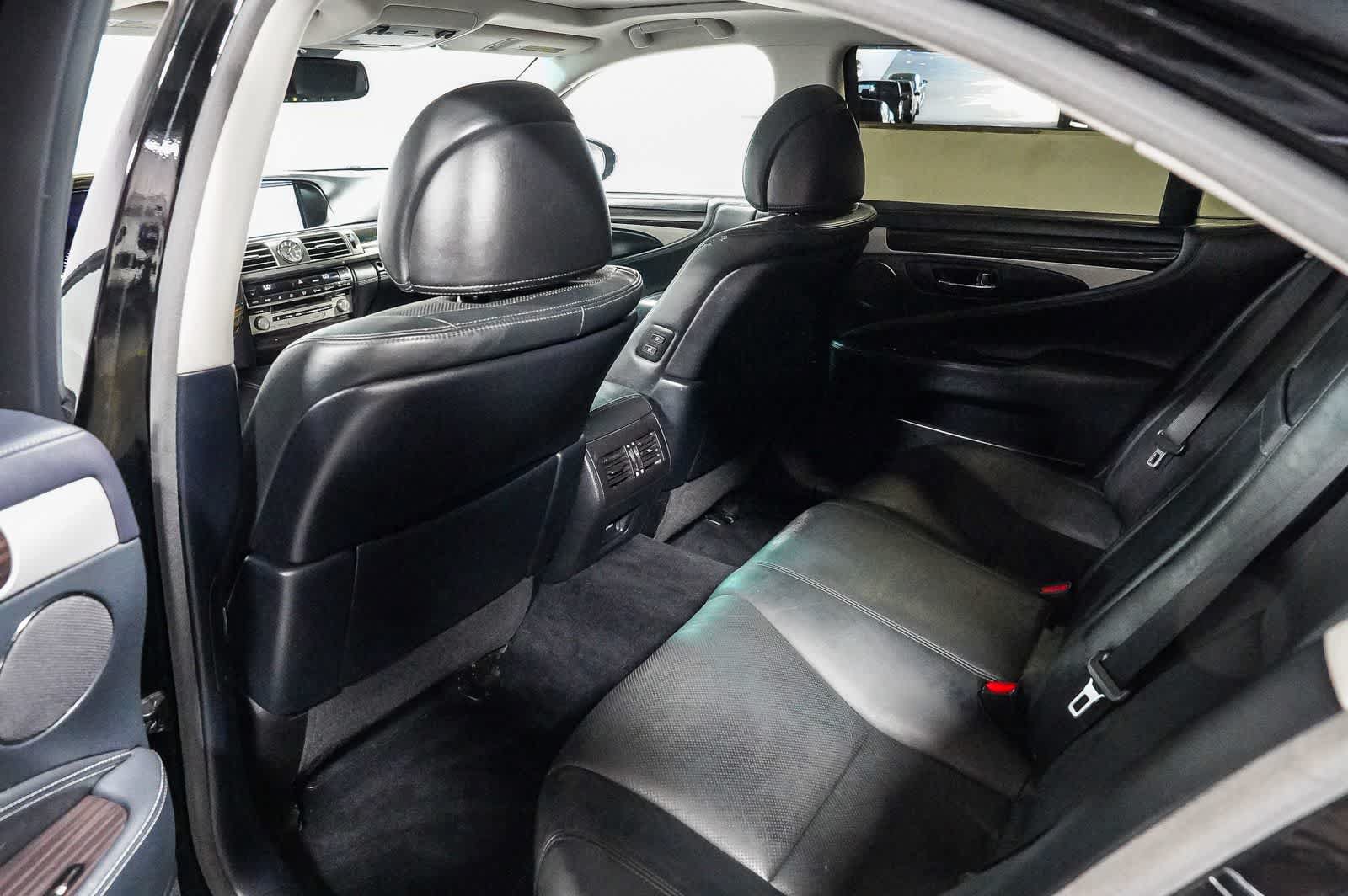 Used 2016 Lexus LS 460 w/ Comfort Package RWD image 19