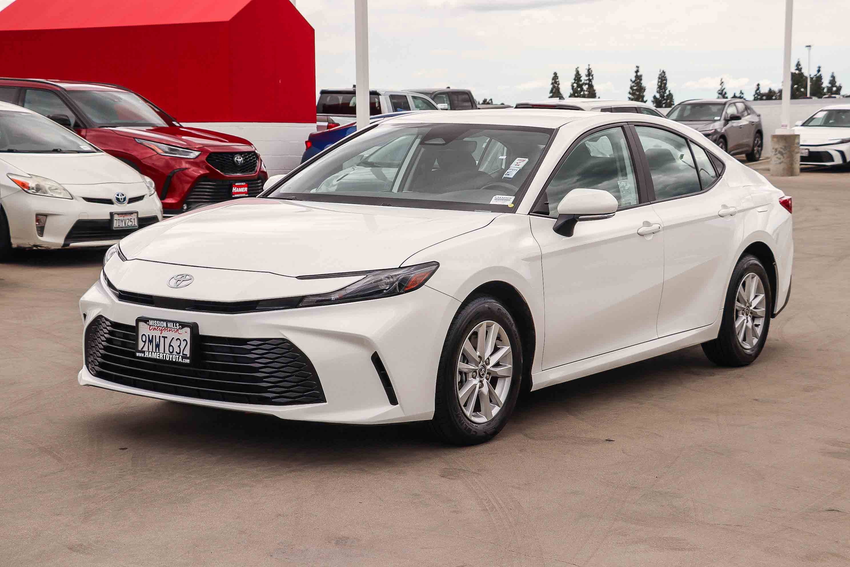 Certified 2025 Toyota Camry SE AWD/4WD image 3