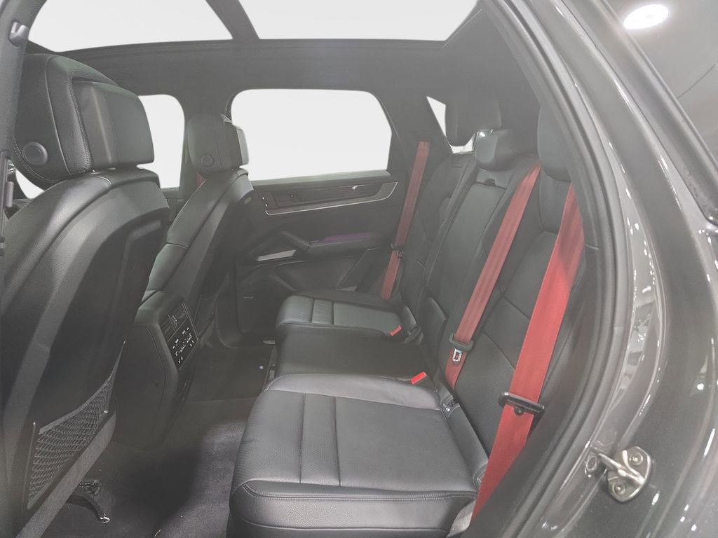 Used 2024 Porsche Cayenne image 25