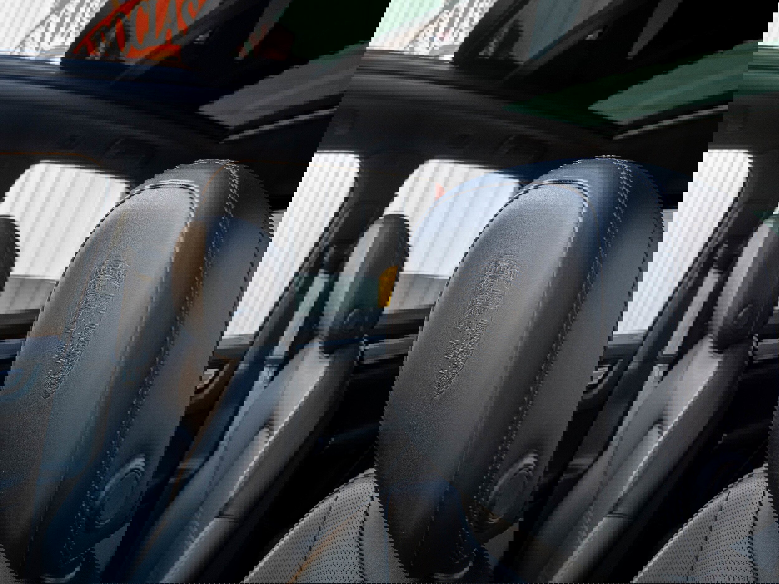 Certified 2023 Porsche Cayenne Platinum Edition image 39