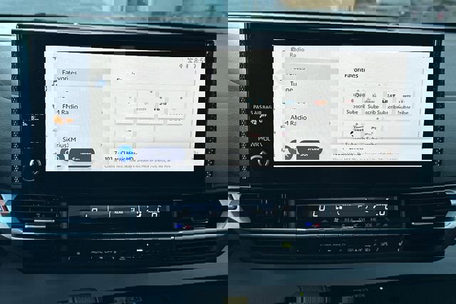 Used 2025 Toyota Sienna XLE image 22