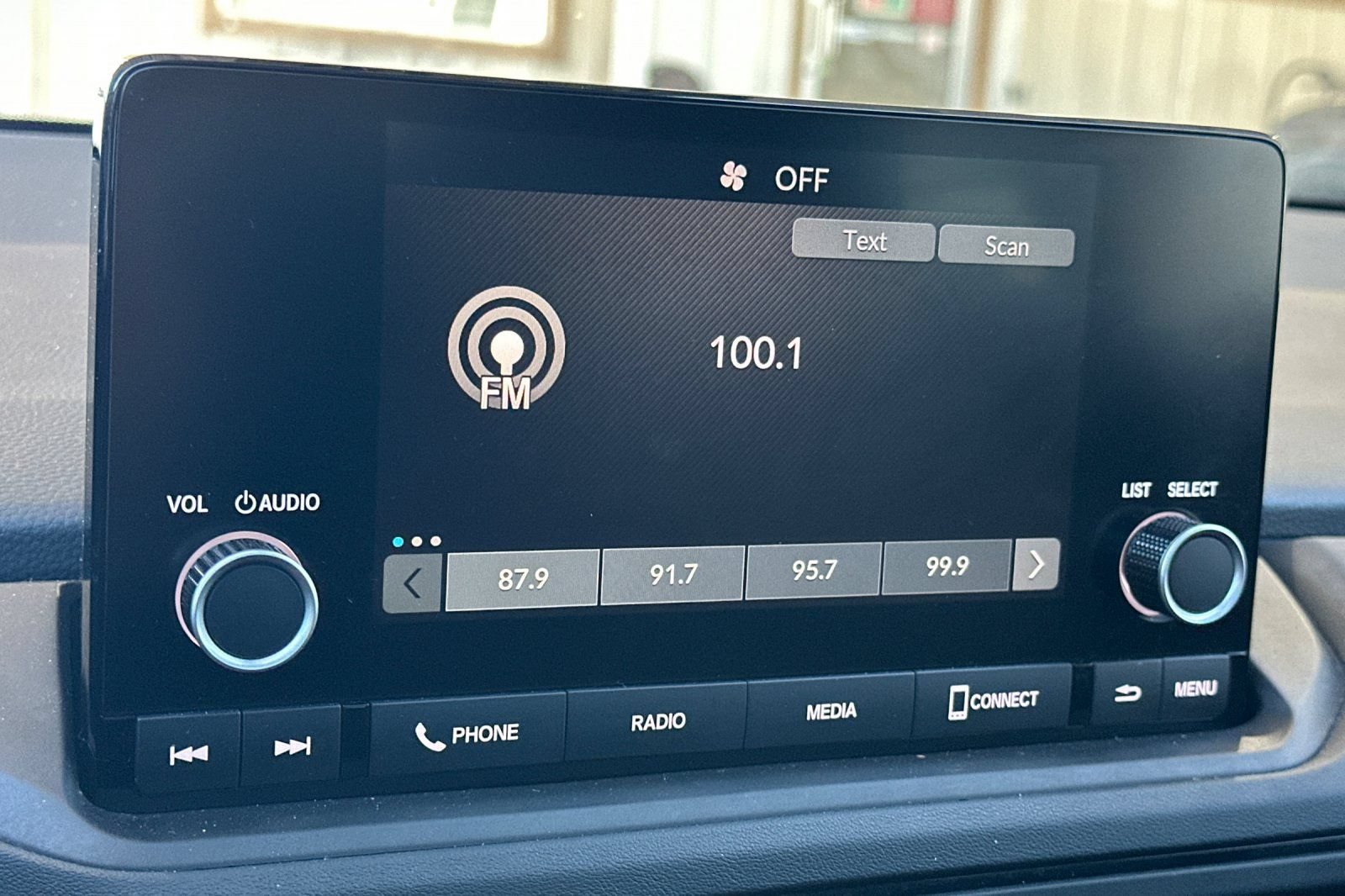 Used 2025 Honda Accord SE image 16