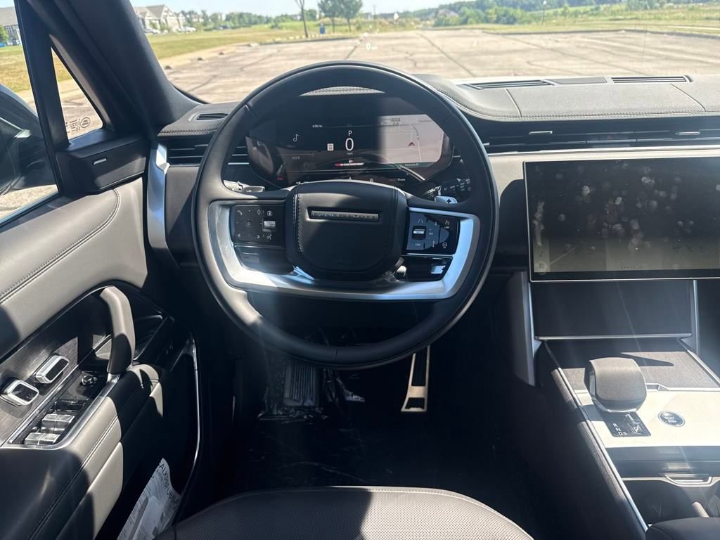 New 2025 Land Rover Range Rover Long Wheelbase SE image 12