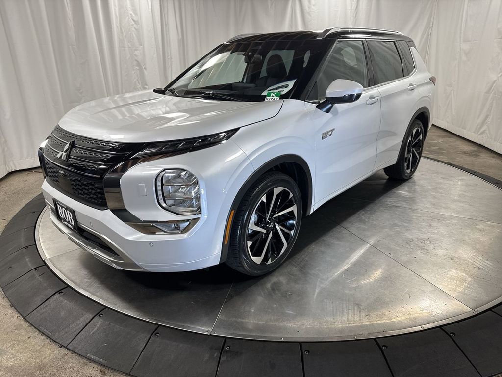 Used 2023 Mitsubishi Outlander SEL image 1