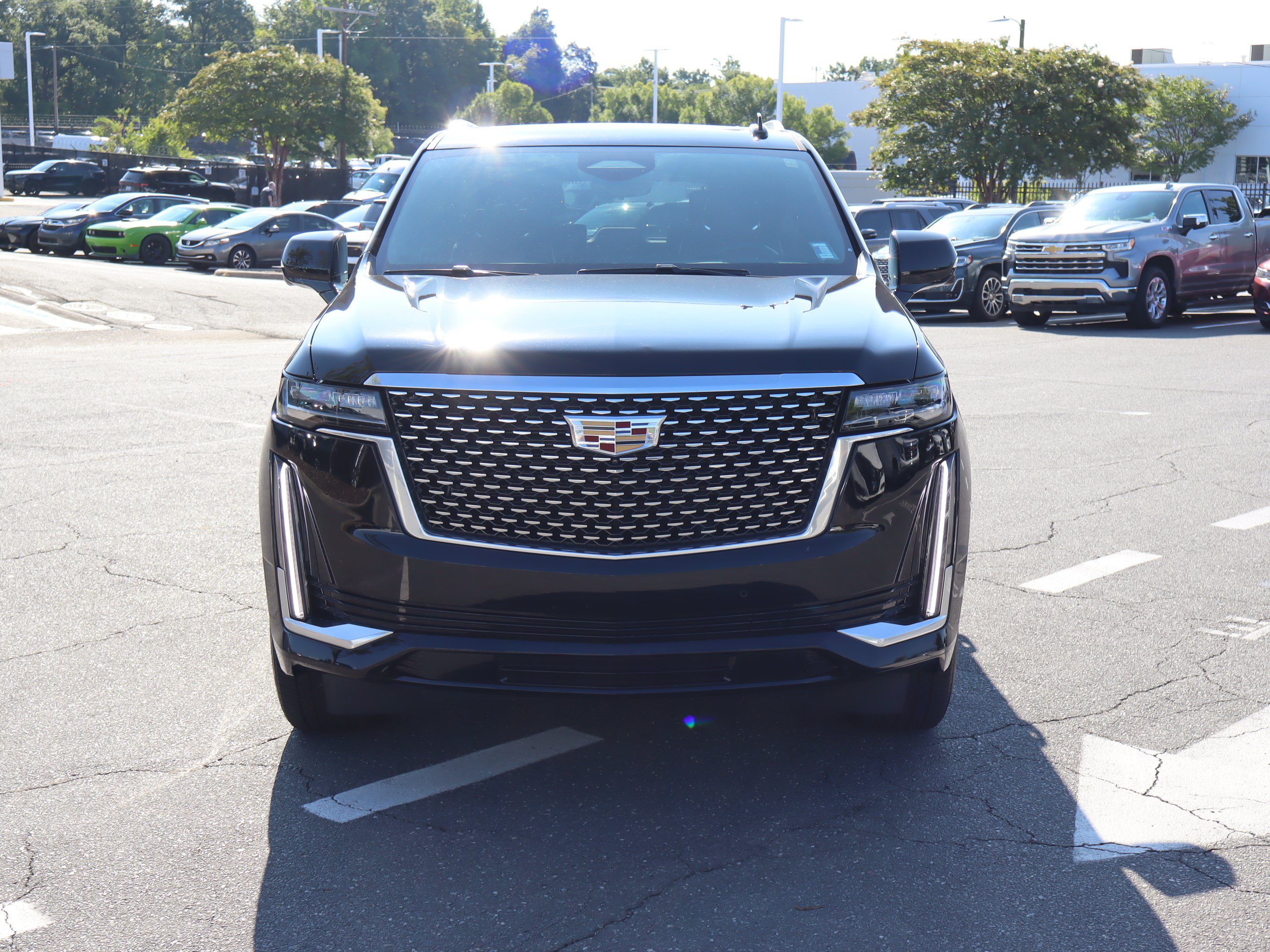 Used 2024 Cadillac Escalade Premium Luxury AWD/4WD image 3
