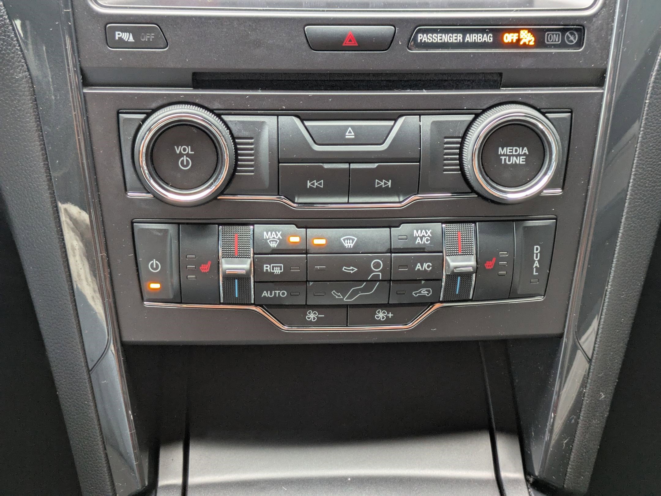 Used 2017 Ford Explorer XLT w/ Equipment Group 202A image 19