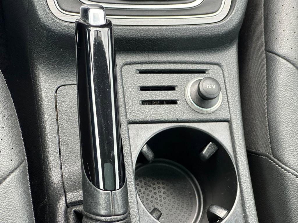 Used 2016 Volkswagen Golf SE image 18