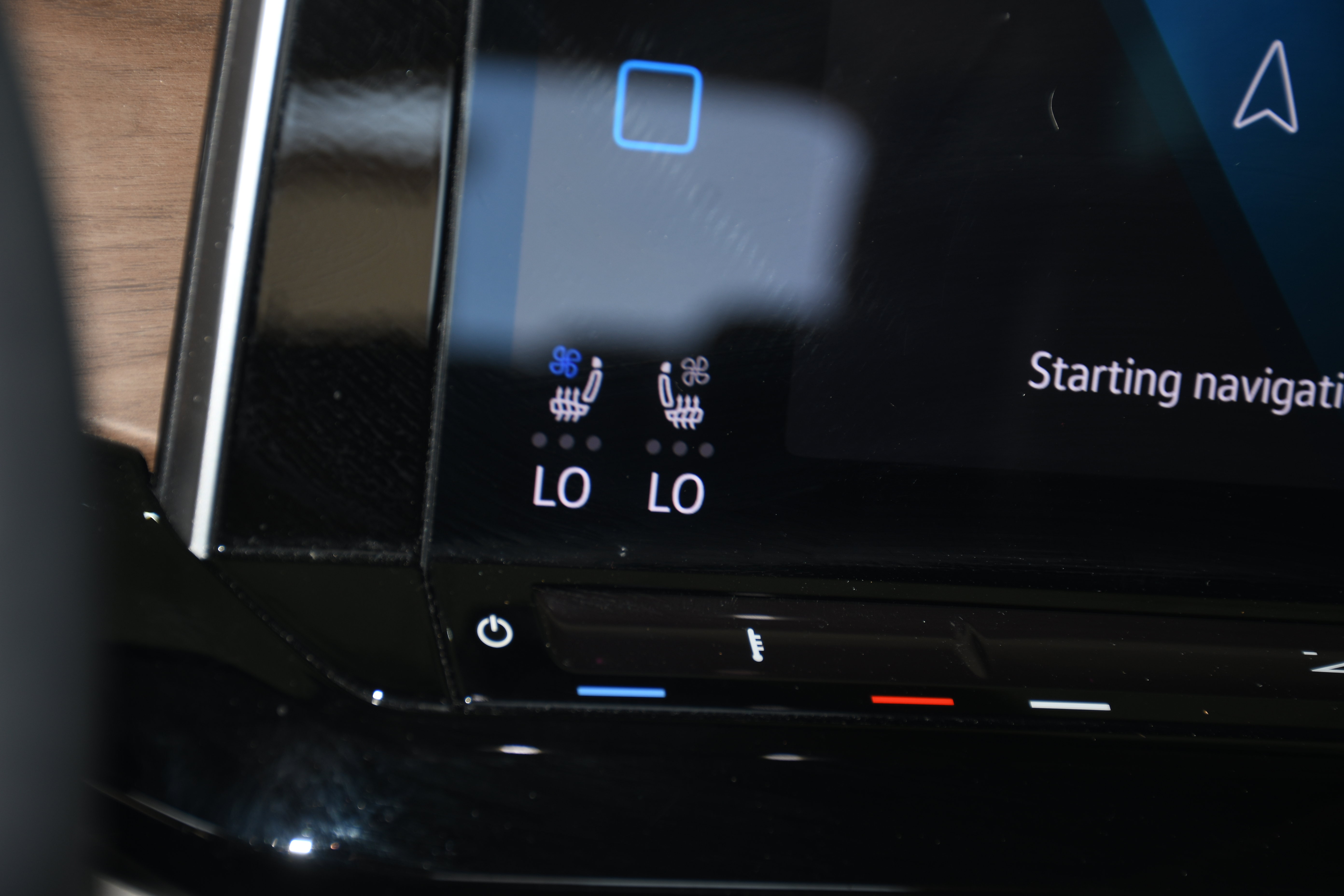 Used 2024 Volkswagen Atlas SE FWD image 15