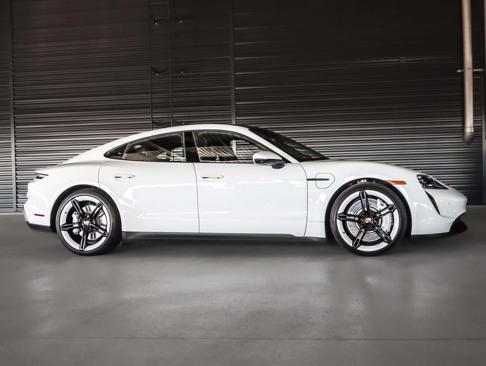 Used 2024 Porsche Taycan 4S image 11