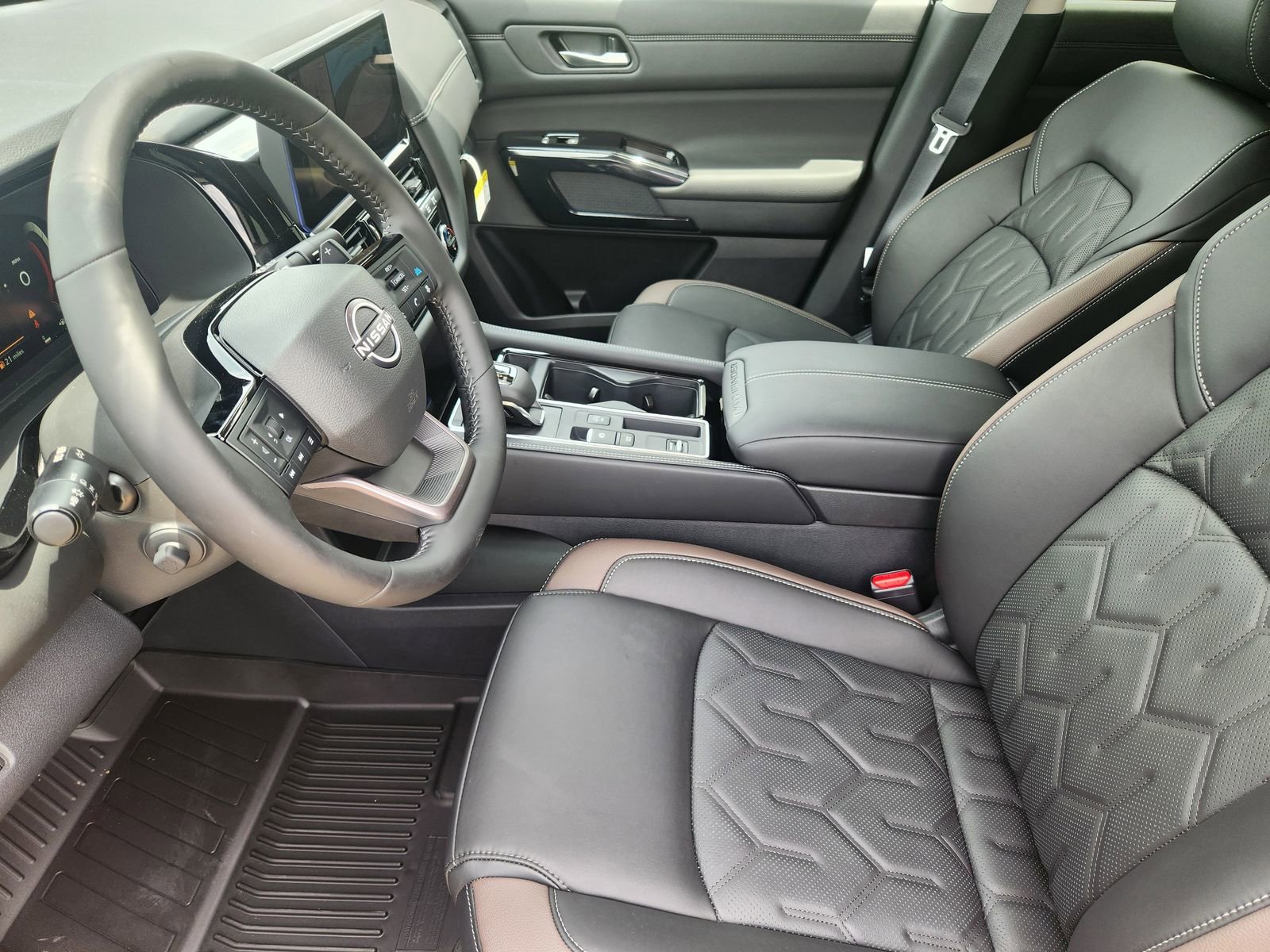 New 2026 Nissan Pathfinder Platinum FWD image 12