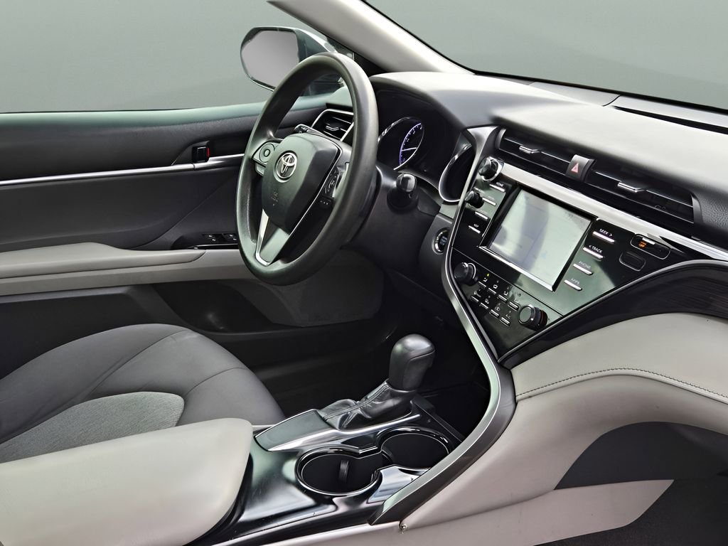 Used 2019 Toyota Camry LE w/ Convenience Package FWD image 9