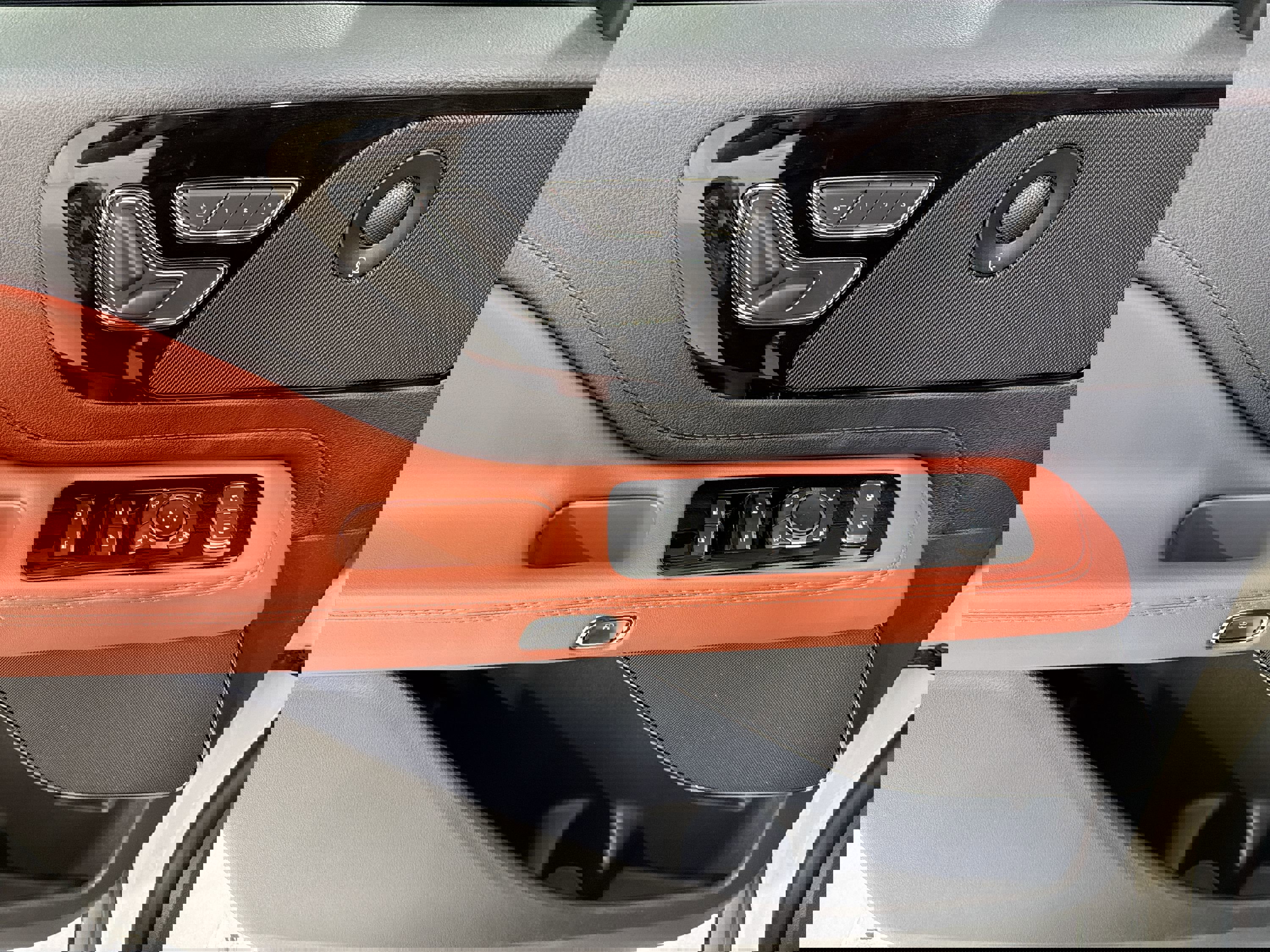 Used 2025 Lincoln Aviator Reserve w/ Illumination Package image 12