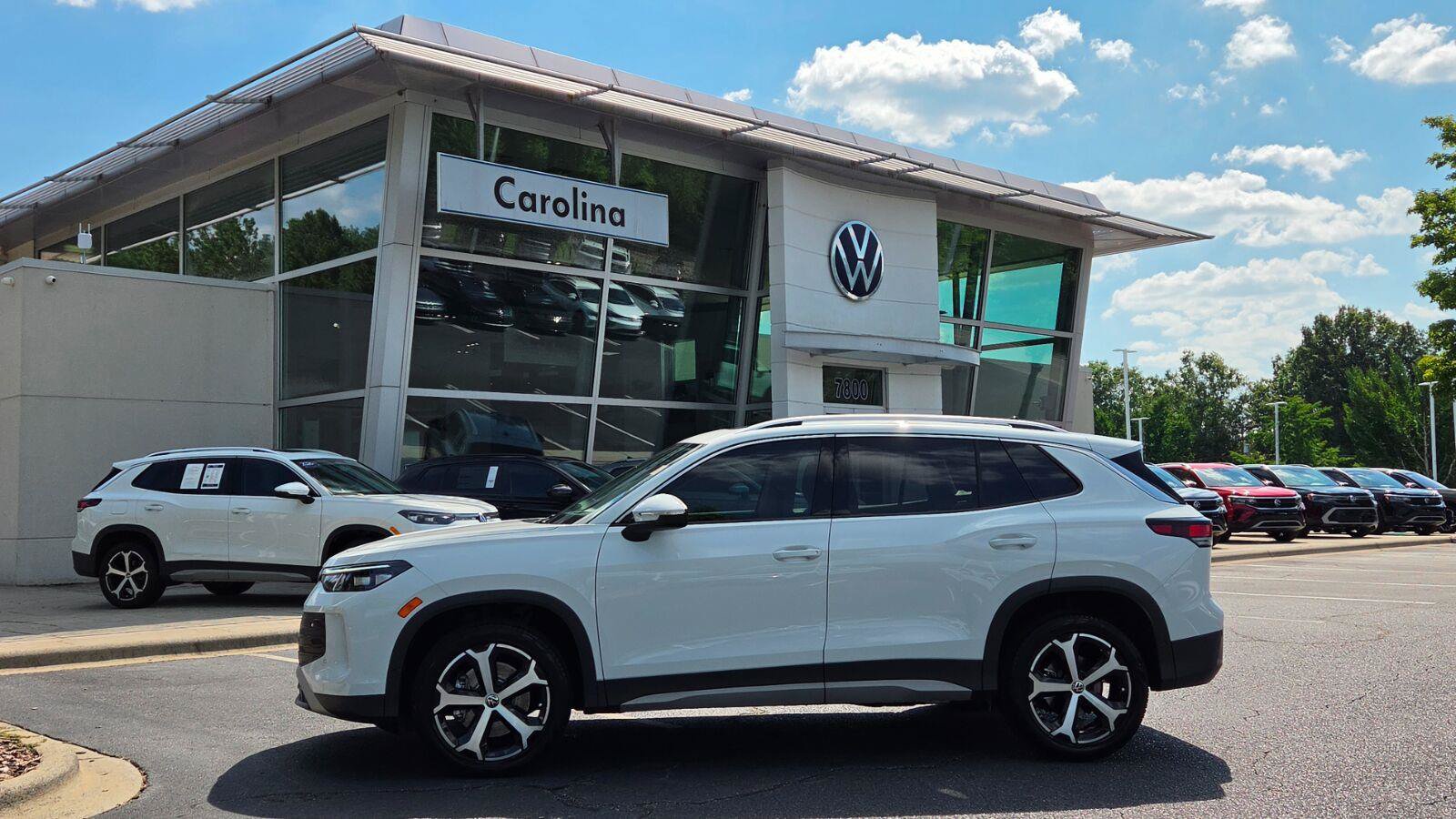 Certified 2026 Volkswagen Tiguan SE AWD/4WD image 2