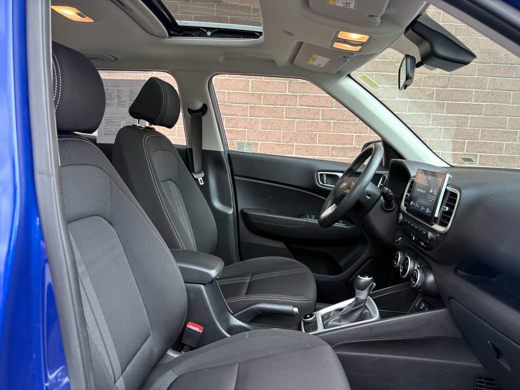 Used 2025 Hyundai Venue SEL FWD image 24