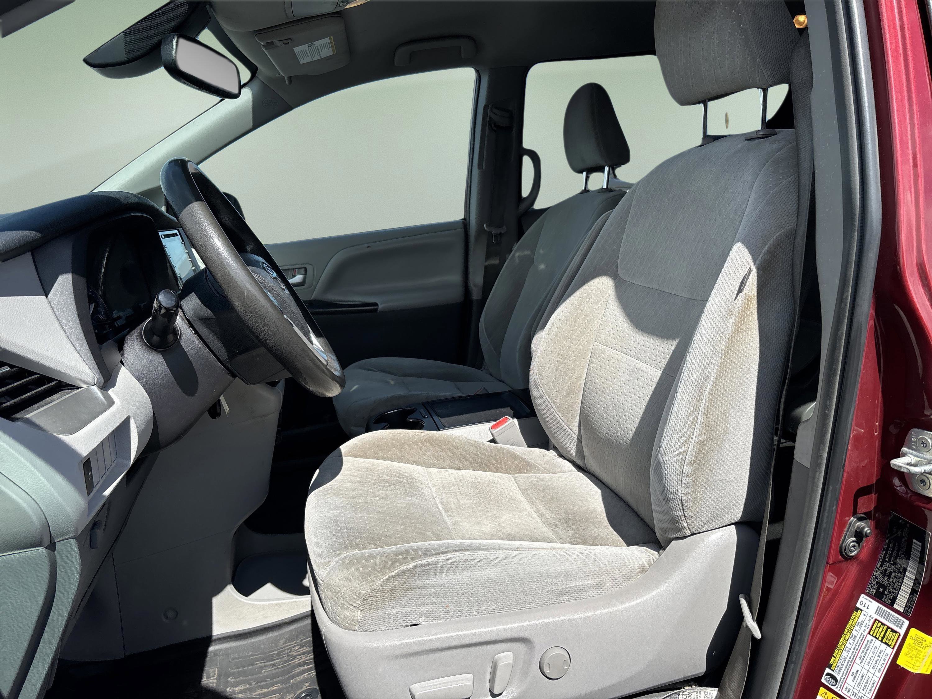 Used 2019 Toyota Sienna LE w/ Outdoor Package FWD image 19