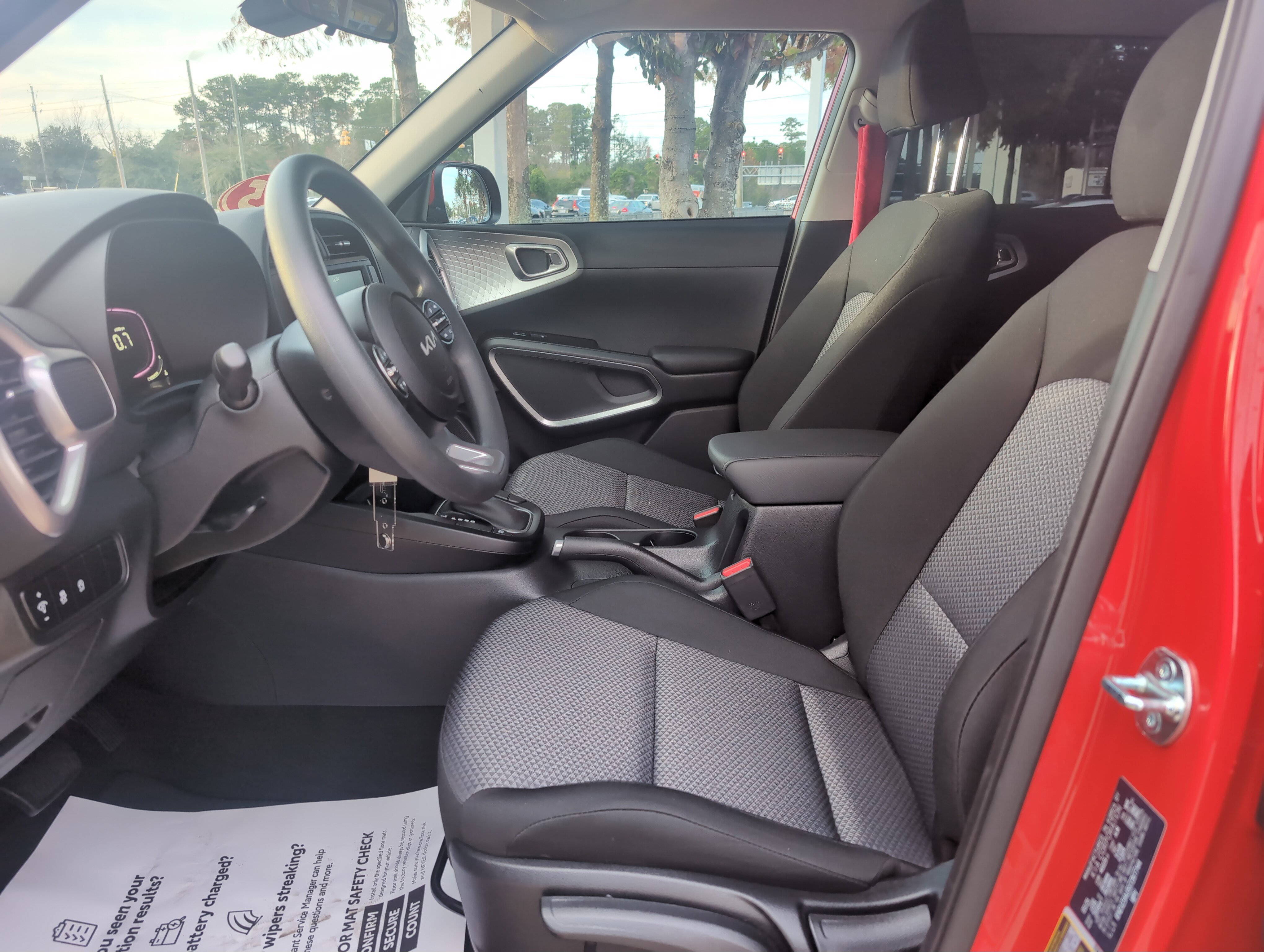 Used 2025 Kia Soul LX w/ LX Technology Package image 16