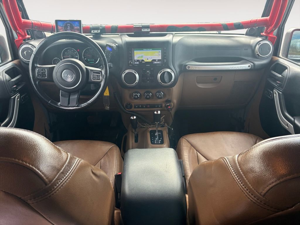 Used 2014 Jeep Wrangler Unlimited Sahara w/ Connectivity Group AWD/4WD image 10