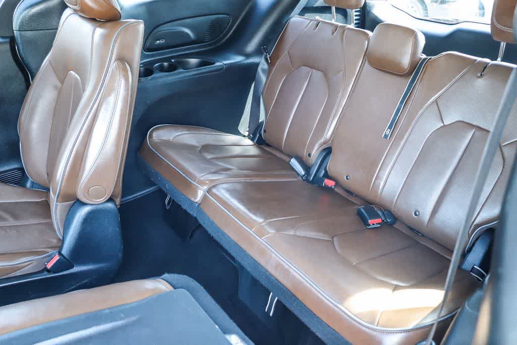 Used 2019 Chrysler Pacifica Limited w/ Advanced Safetytec Group FWD image 18
