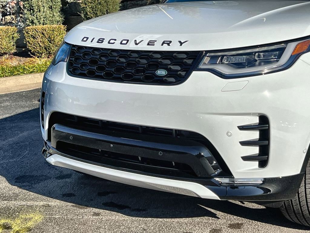 Certified 2025 Land Rover Discovery Dynamic SE image 9